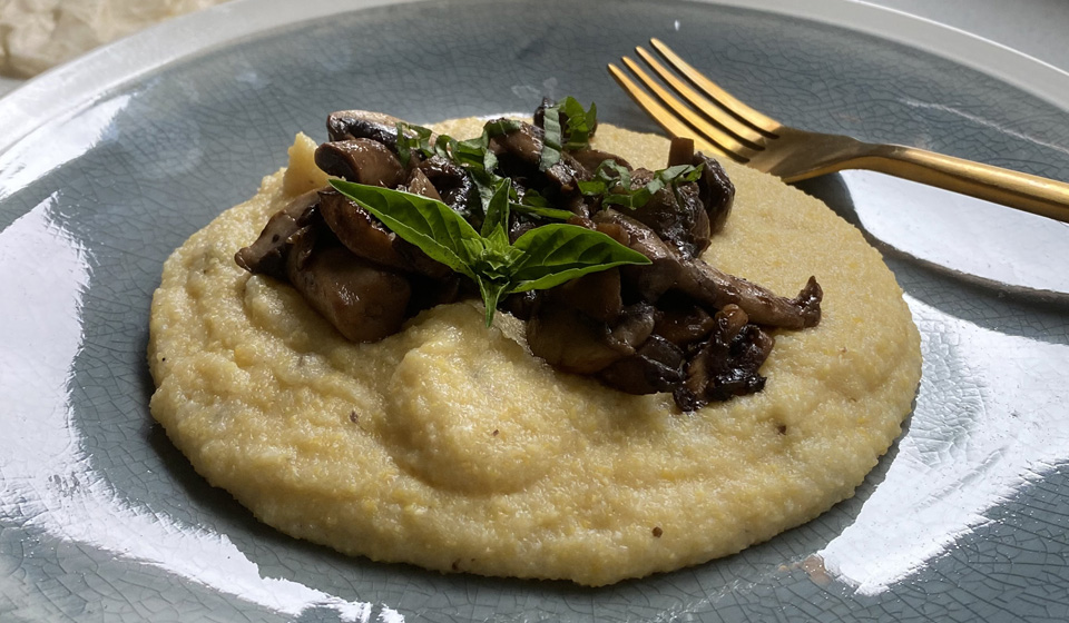 Polenta con hongos - Laura Di Cola