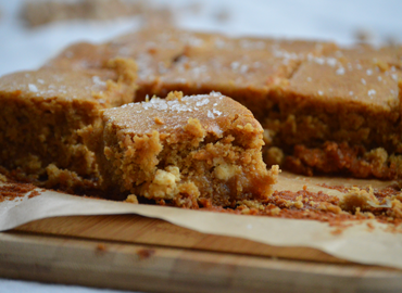 Blondies de garbanzos con chocolate blanco