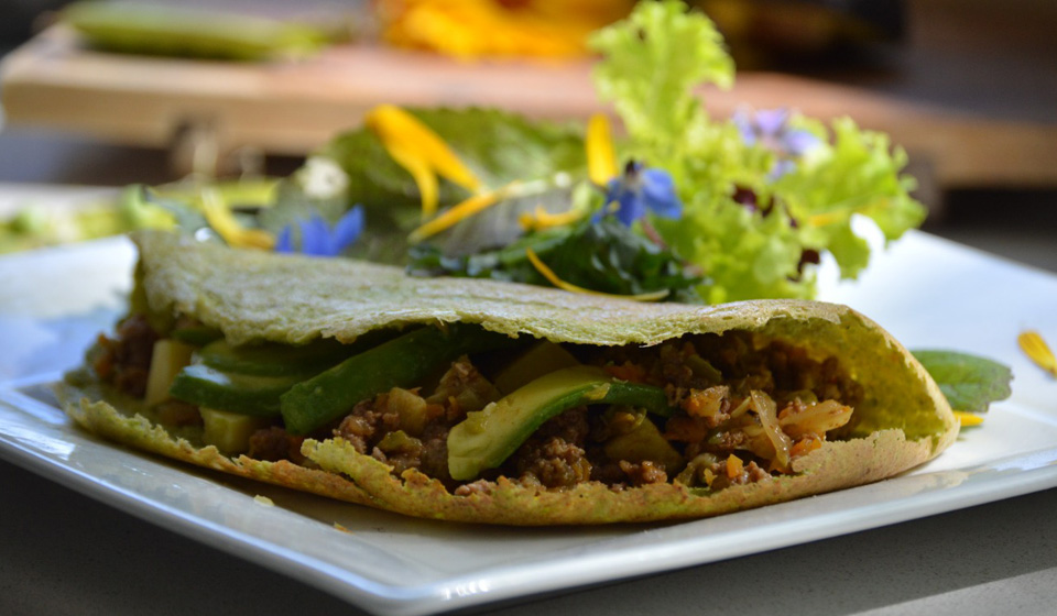 Arvejas en crepes rellenos con carne o tofu