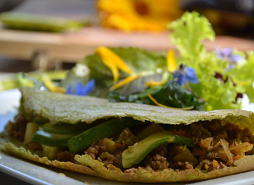 Arvejas en crepes rellenos con carne o tofu