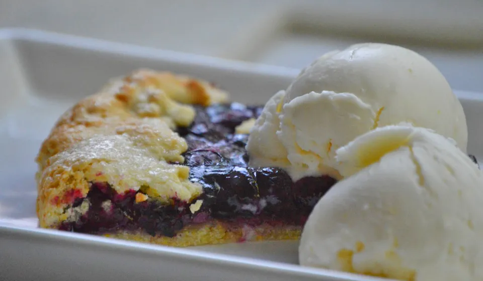 Crostata de arandanos y helado de limón