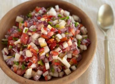 Bifes y Ensalada Criolla con Peras